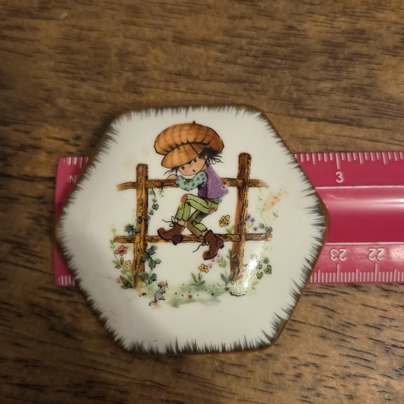 Royal Georgina Hexagonal Porcelain Trinket Box - Picture 10 of 10